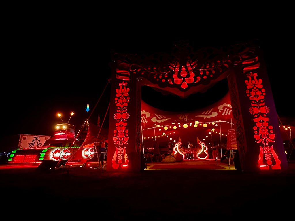 gate-night.png